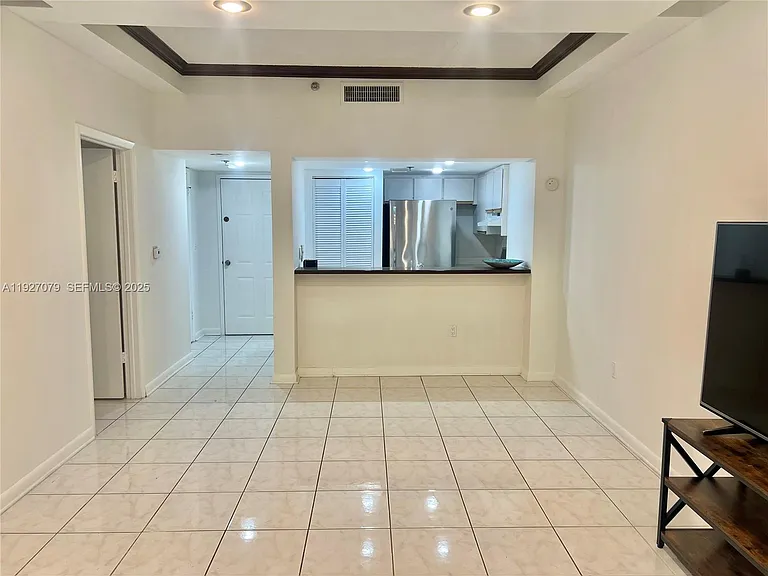 540 Brickell Key Dr — Photo 6