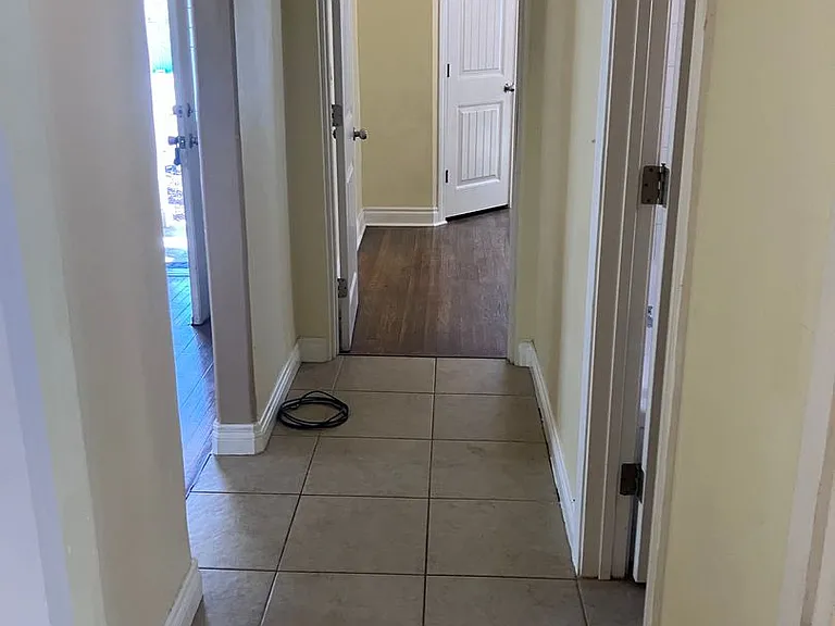 242 N 2nd Ave — Photo 17