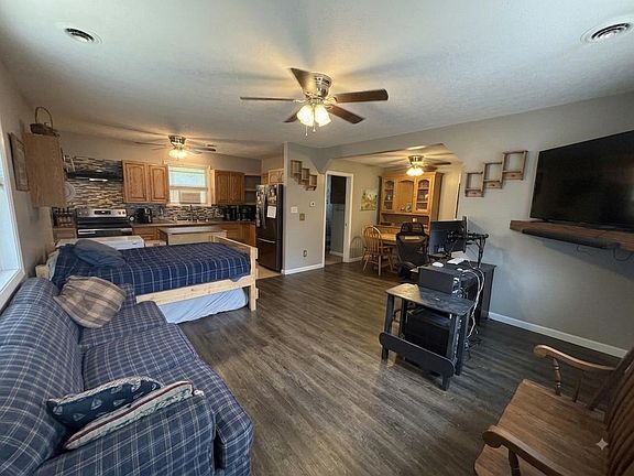 5th image of 1365 Estey Rd