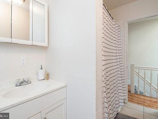 4th image of 3726 Hamilton St APT 3