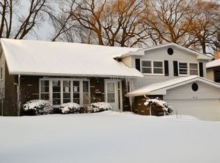 2116 Edgewood Rd, Waukegan, IL 60087