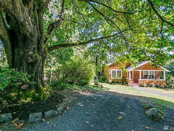 2nd image of 4610 NE Eagle Harbor Dr