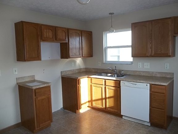 4th image of 2589 Augustwood Dr