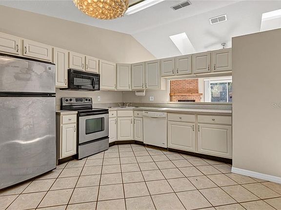 5th image of 10209 Union Park Dr