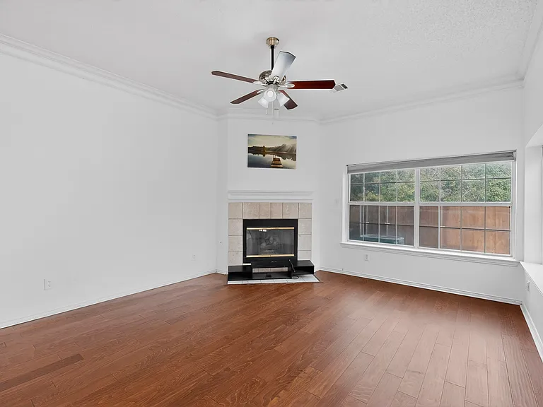 636 N Allen Rd — Photo 6