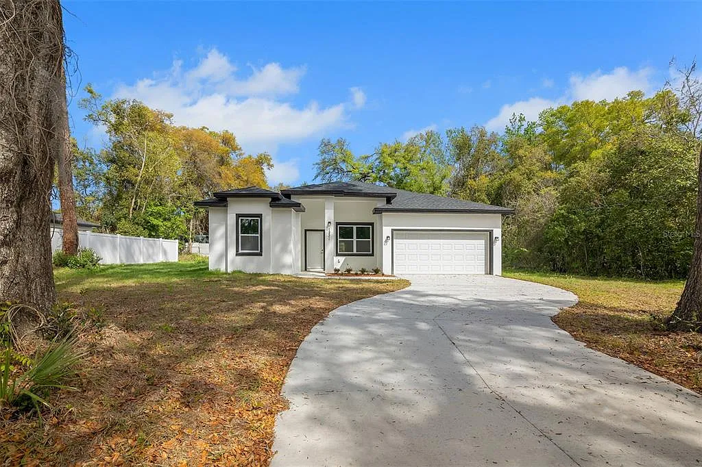 3 bed, 2.0 bath, 1900 sqft, $2,100 — Photo 1