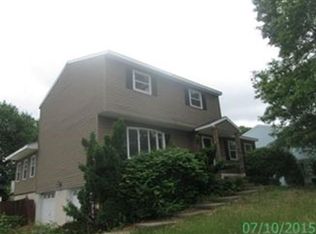 16 Cook Cir, Gansevoort, NY 12831