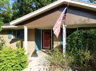 305 W Division St, Edna, TX 77957