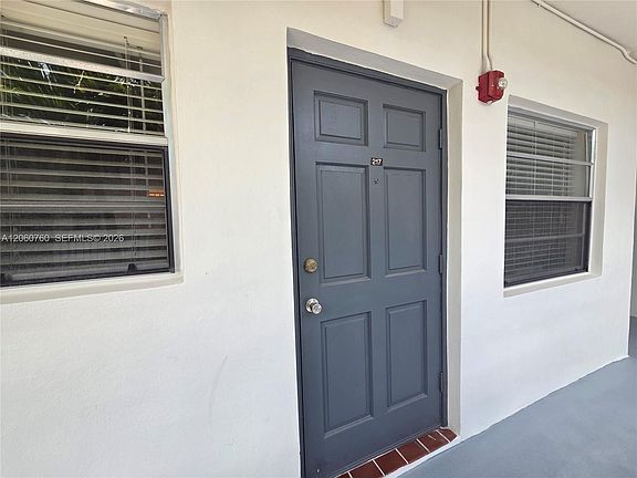 4th image of 415 NE 2nd St APT 217