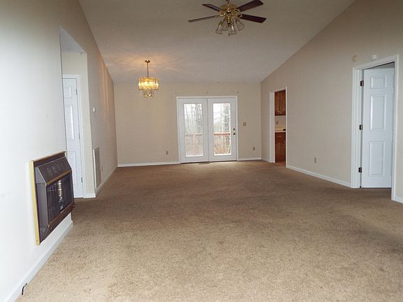 2nd image of 32 Tulip Dr