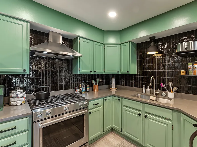 1712 W Olive St #50 — Photo 9