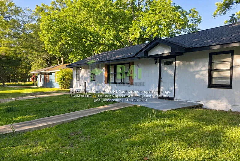 3 bed, 1.0 bath, 1208 sqft, $1,195 — Photo 1