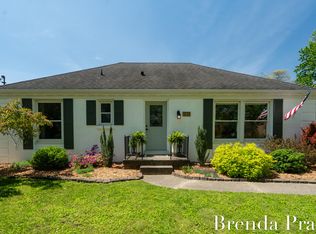 1111 Worcester Dr NE, Grand Rapids, MI 49505