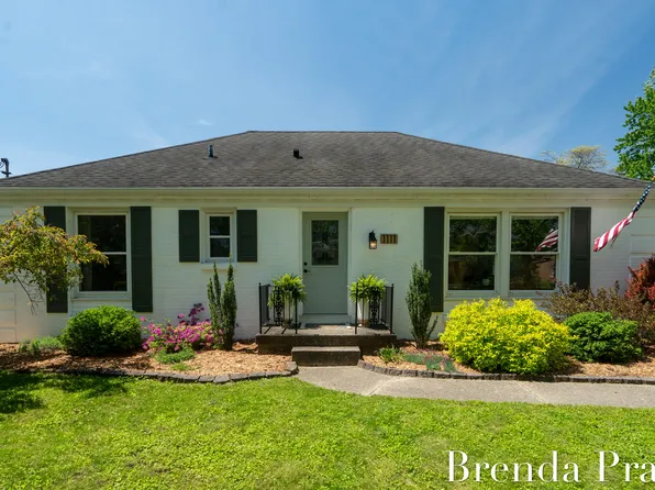 1111 Worcester Dr NE, Grand Rapids, MI 49505