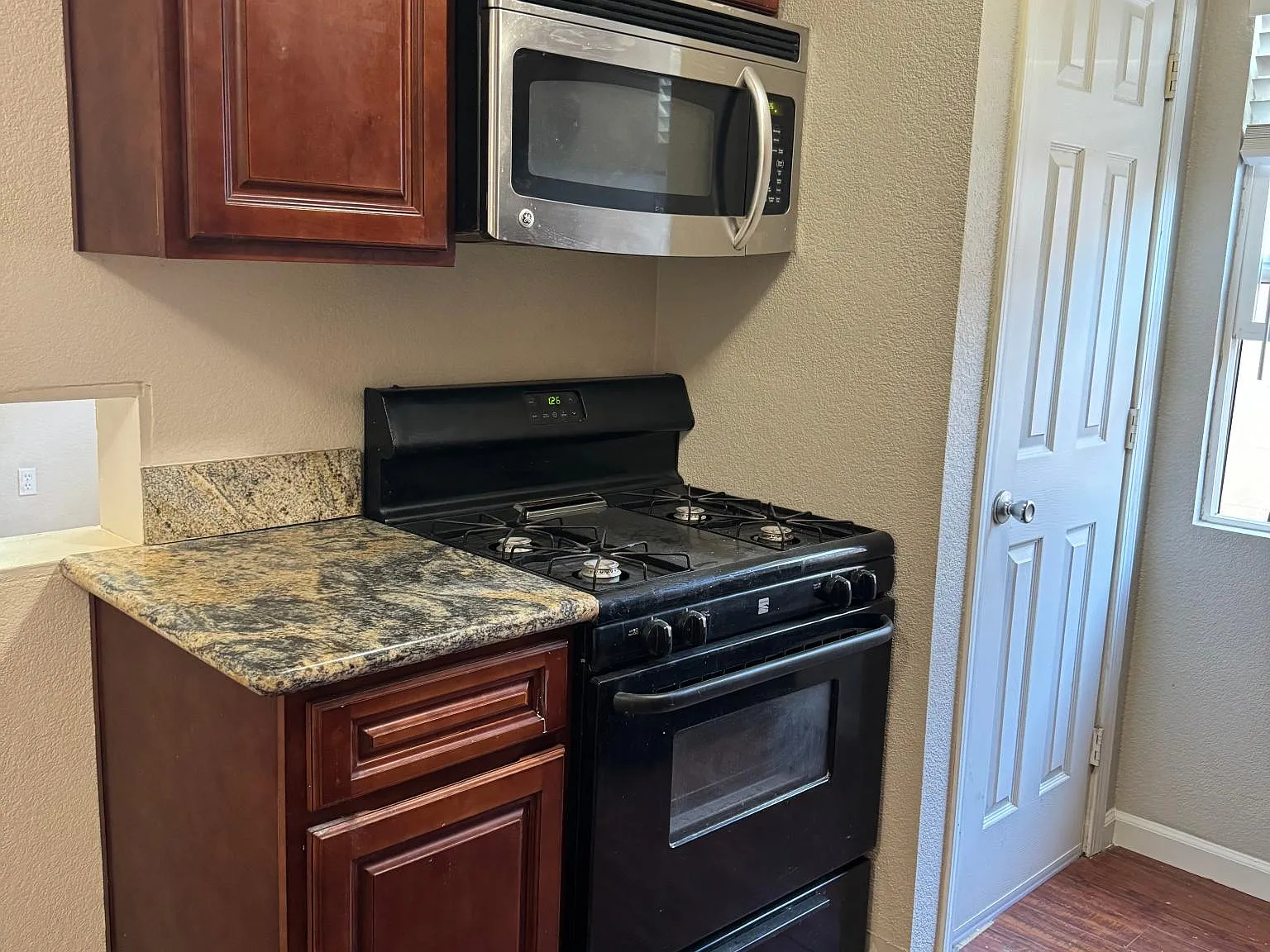 1 bed, 650 sqft, $1,499 — Photo 2
