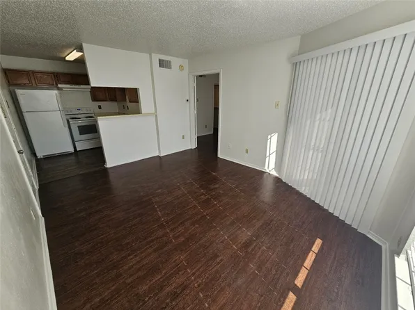 18333 Roehampton Dr APT 421, Dallas, TX 75252