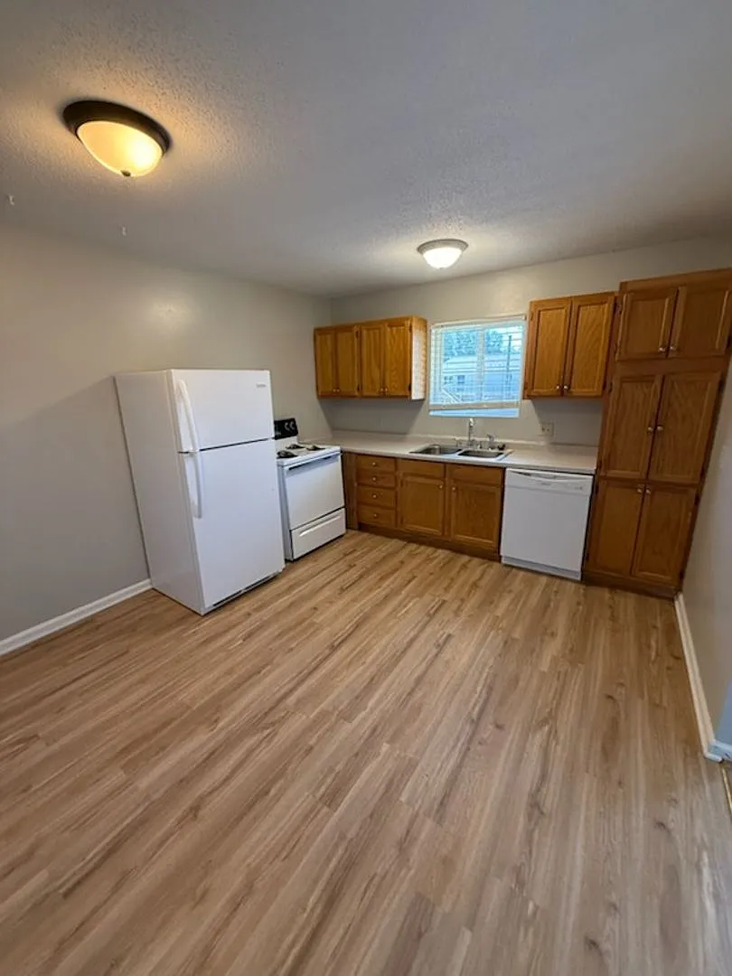 Courtyard Apartments | 1002 Salisbury Street Apt 5-B — Photo 4
