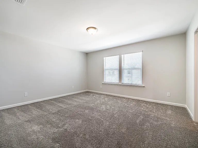 1400 Hollyview Ave — Photo 33