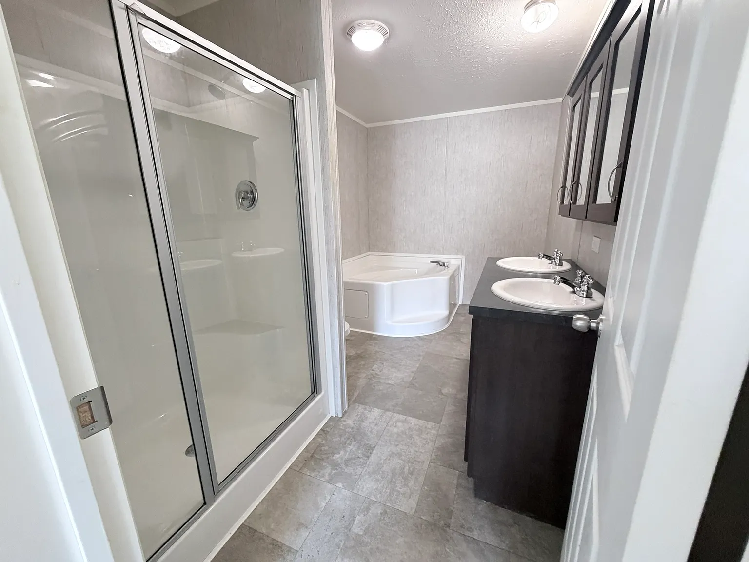 3 bed, 1232 sqft, $1,599 — Photo 4