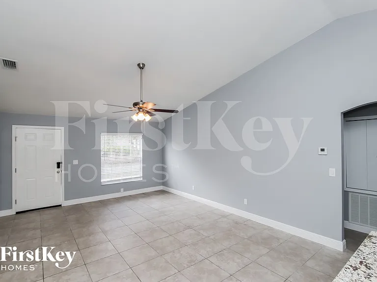 721 Carlyle Ave SE — Photo 6