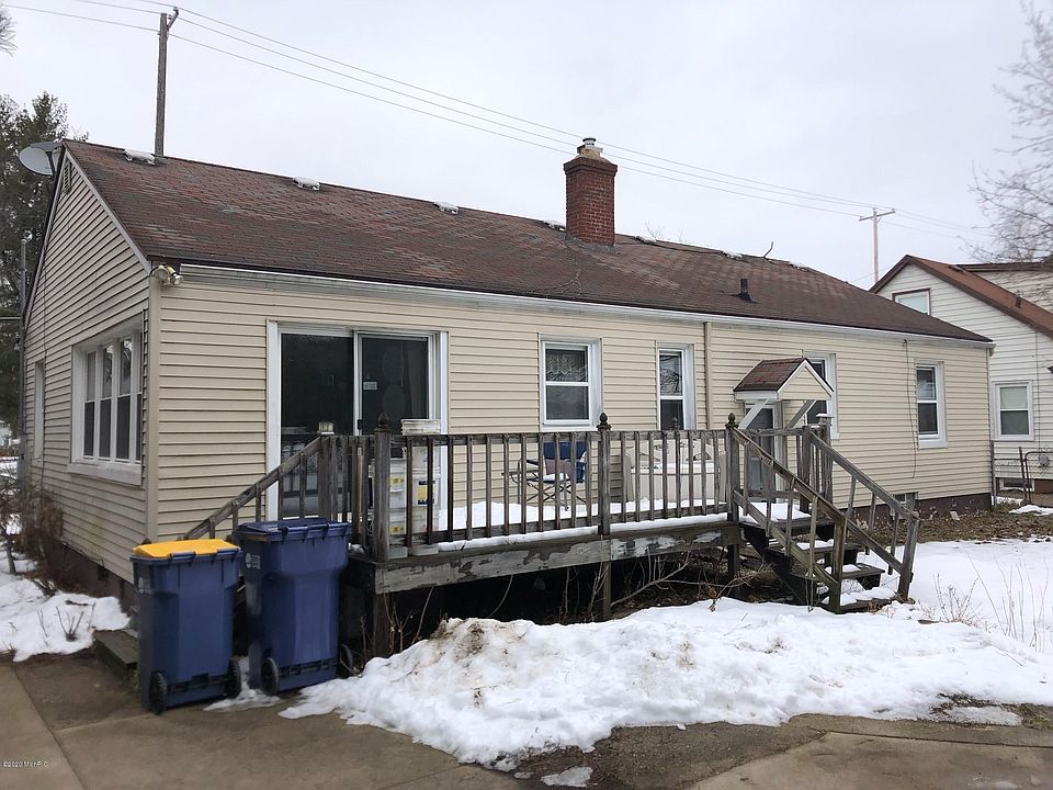 2nd image of 716 4 Mile Rd NE