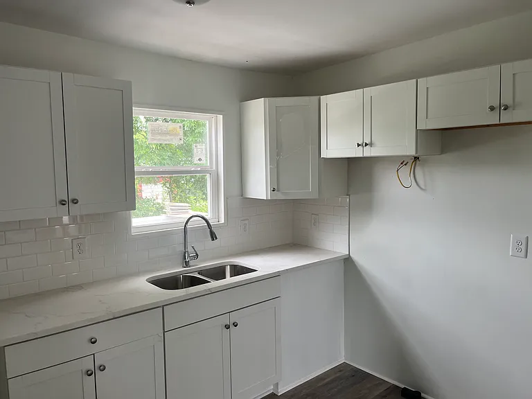 2526 Lee Ave SW — Photo 6