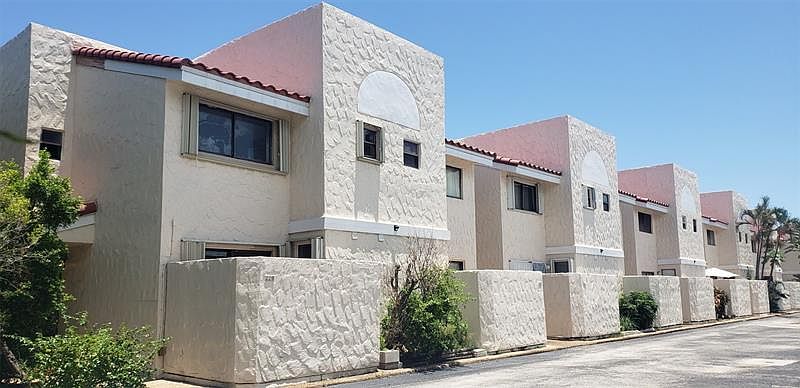 1st image of 220 SE 10th Ave #220