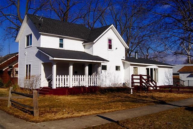 1st image of 253 E Lake St