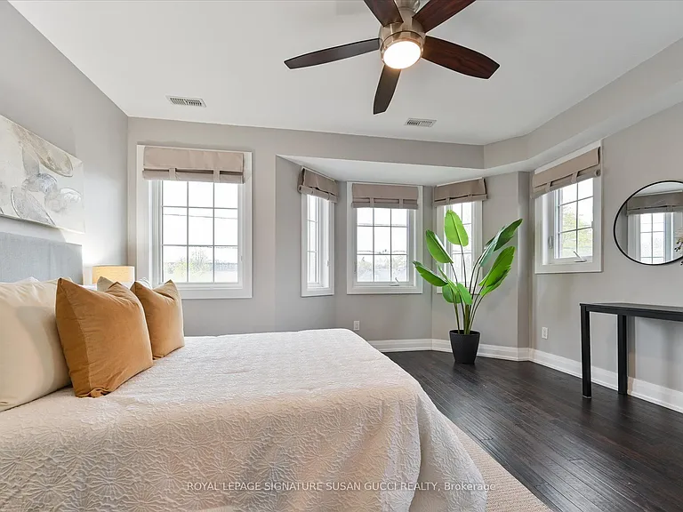 2833 Saint Clair Ave E — Photo 17