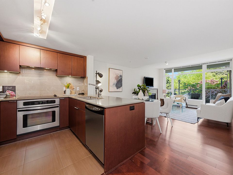 1st image of 158 W 13th St #205