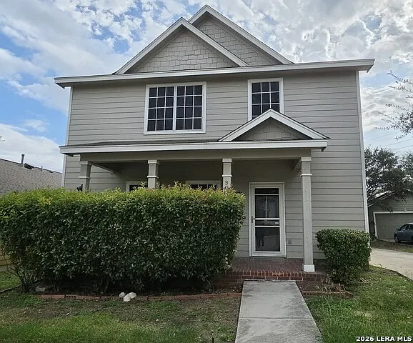 5 bed, 2.5 bath, 2600 sqft, $2,025 — Photo 2
