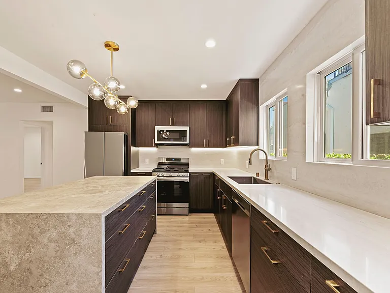 751 N Alfred St — Photo 4