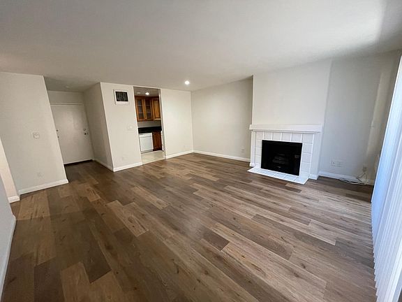3rd image of 4426 S Centinela Ave #103