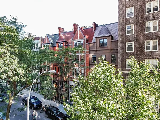 Sold by Sotheby's International Realty | media 23