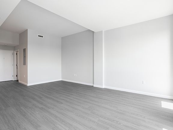 4th image of 18303 Hillside Ave #3C