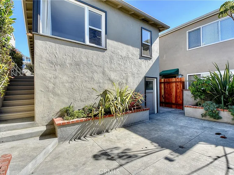 445 Bent St — Photo 14