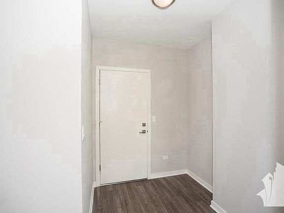 2nd image of 1549 W North Ave