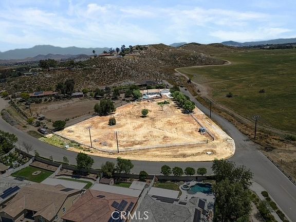 4th image of 26665 Garbani Rd