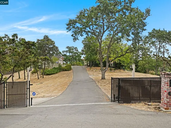 1891 Meadow Ln, Walnut Creek, CA 94595