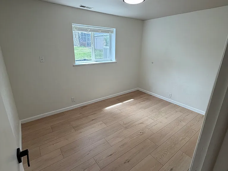 3235 W Malad St — Photo 9