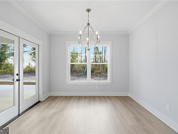 3rd image of 189 Sweetwater Blvd