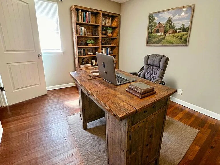 187 Briggs Ave — Photo 4