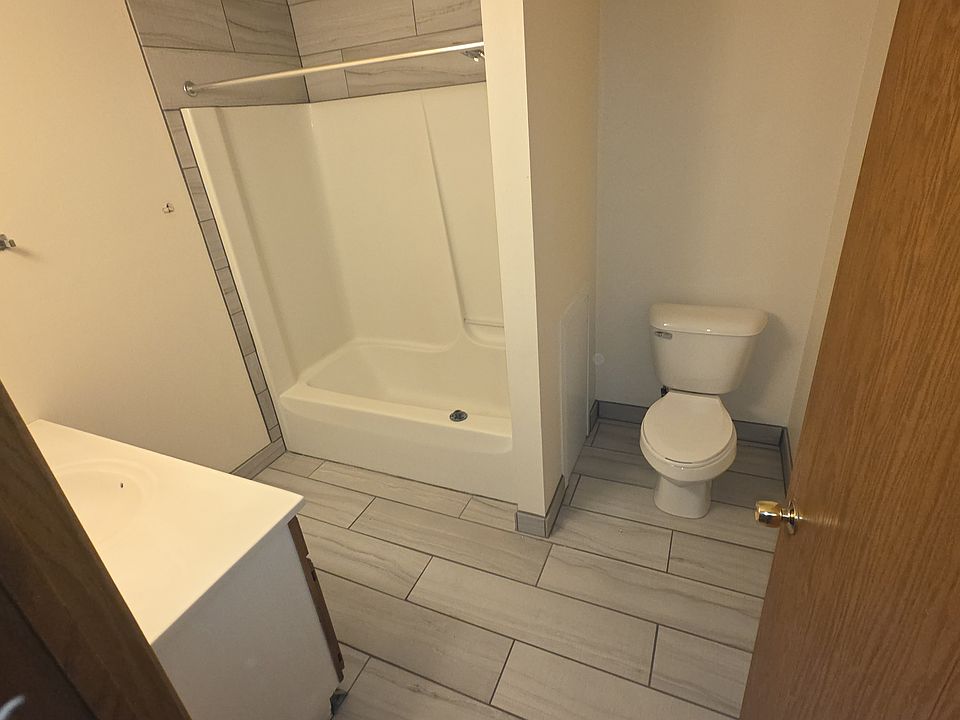 1st image of 8 Fordem Ct