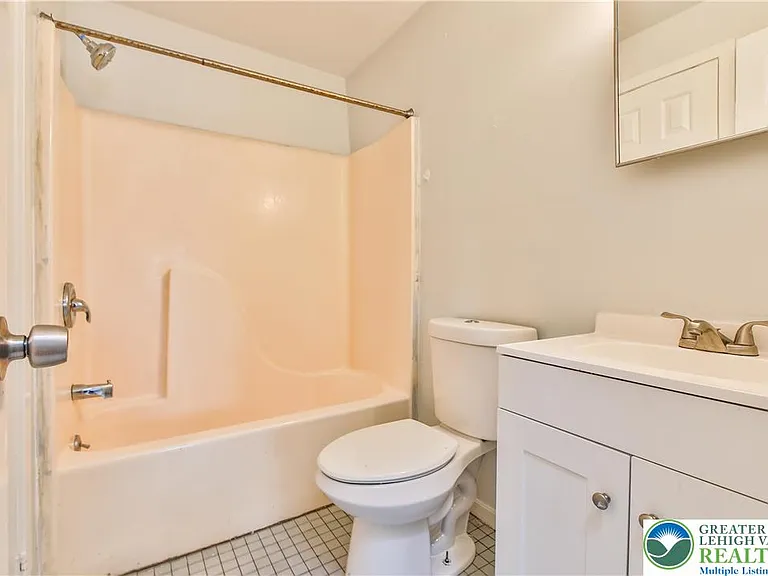 39 N 11th St #C — Photo 4