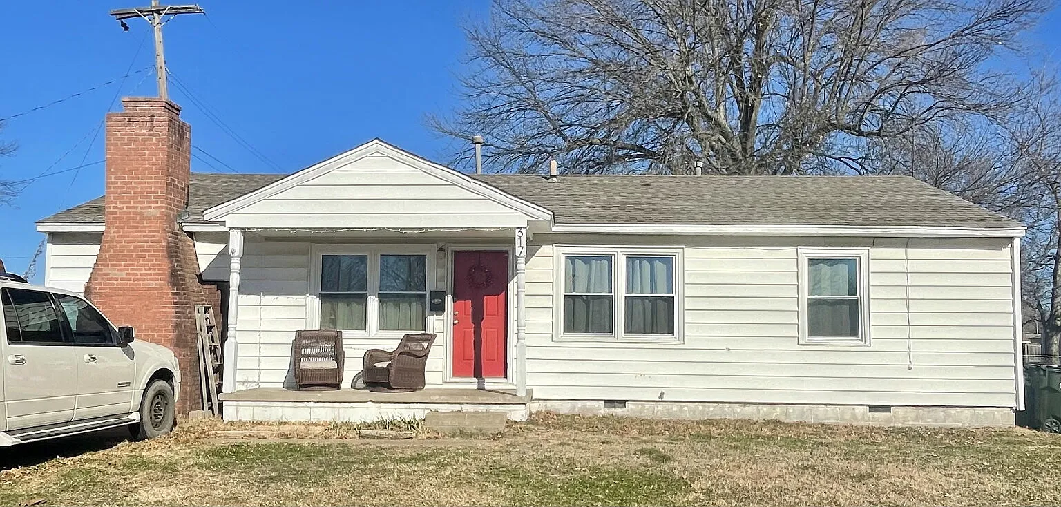Charming 3-Bedroom Retreat in Owasso with Spacious Living Area! — Photo 1