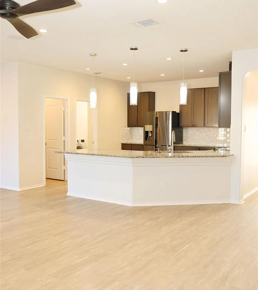 3 bed, 2.0 bath, 1753 sqft, $2,225 — Photo 4