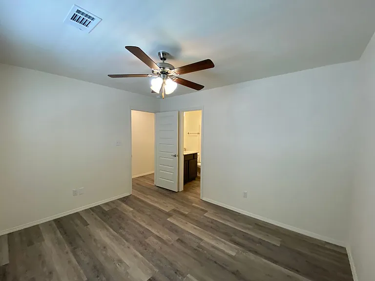 4211 Sante Fe Sq — Photo 44