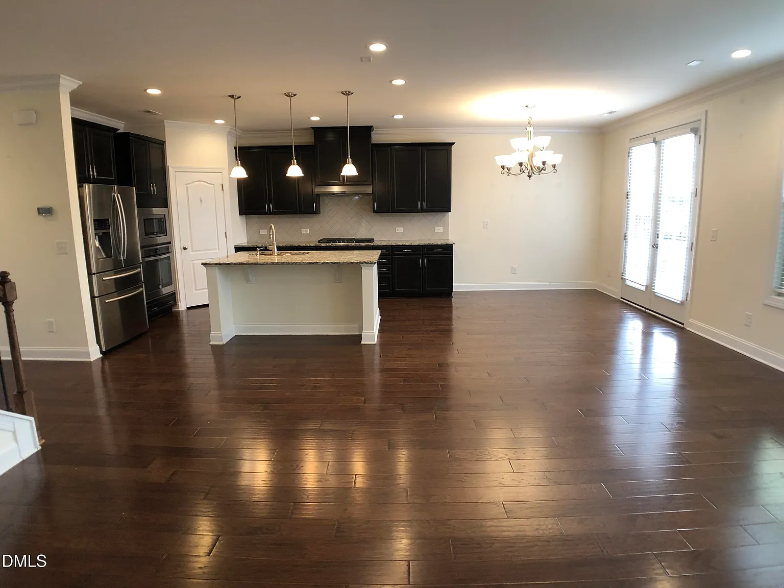 5 bed, 4.0 bath, 3020 sqft, $2,995 — Photo 4