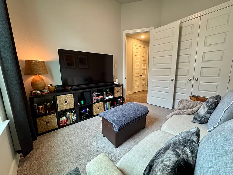 711 Markham Dr — Photo 12