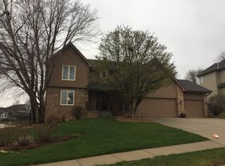15936 Leavenworth Cir, Omaha, NE 68118